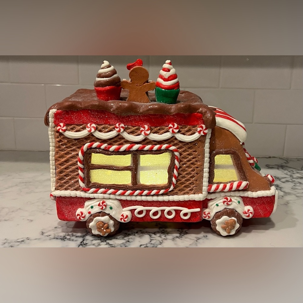 Valerie Parr Hill Christmas Gingerbread Food Truck Illuminated Lighted EUC - Picture 4 of 8